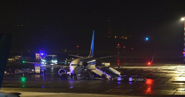 Bomba na palubě letadla letícího do Prahy? Kapitán zalarmoval policii