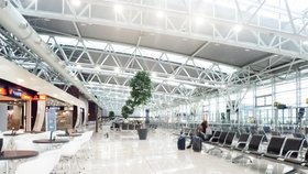Přistávací dráha bratislavského letiště je kvůli českému pilotu poškozená