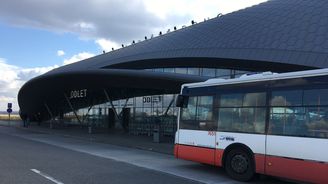 Na brněnském letišti hořela hala. Požár je pod kontrolou a provoz zůstal bez omezení Na brněnském letišti hořela hala. Požár je pod kontrolou a provoz zůstal bez omezení