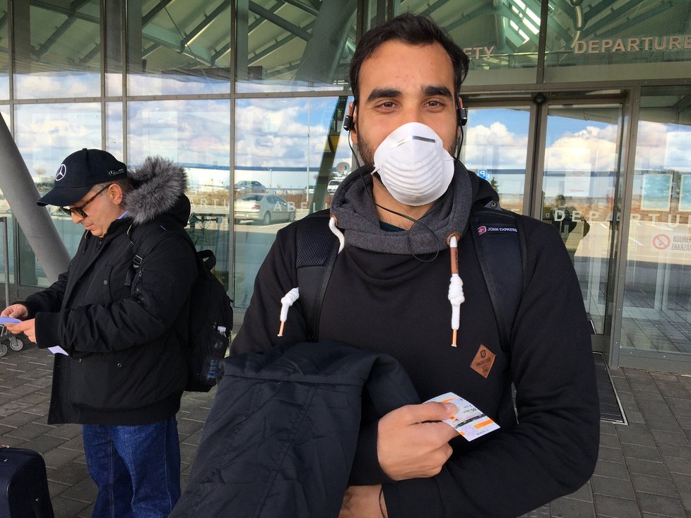 Mezi skupinkou cestujících posledního letadla z Bergama do Brna byl i Hamad (27), student z Pákistánu.