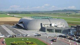 Brno jen zírá: Bratislavské letiště „krade“ cestující, v Tuřanech se dohadují a linky ruší