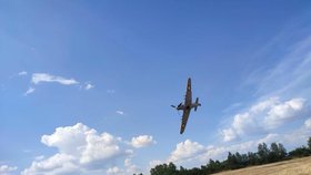 Letoun Hawker Hurricane Mk.IV několik vteřin před pádem