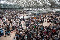 Letiště v Hamburku ochromil blackout. Letadla museli odklonit, cestující vykázat z haly