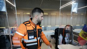 Teror na letišti v Kišiněvě: Dva mrtví, evakuovaní cestující i zastavené lety. Střelce zadrželi