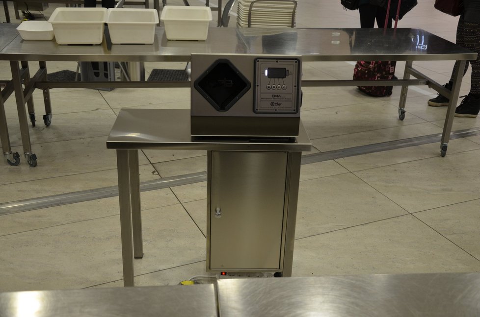 Letiště nakoupilo osmnáct těchto speciálních skenerů za zhruba deset milionů korun.
