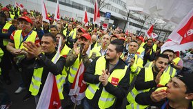 V Německu stávkují letiště. Stovky letů jsou zrušeny, lidé nemají jak odcestovat. Postiženo je i několik zpátečních letů do Prahy