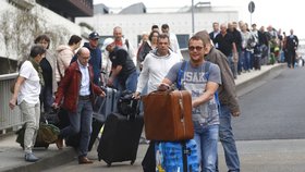 V Německu stávkují letiště. Stovky letů jsou zrušeny, lidé nemají jak odcestovat. Postiženo je i několik zpátečních letů do Prahy