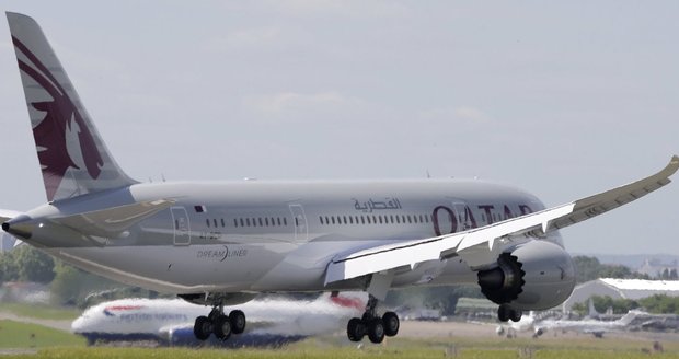 Boeing 787 začal hořet na letšti v Londýně