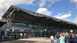 Evakuace na letišti v Praze: Pyrotechnik prověřil opuštěné zavazadlo, které „pípalo“