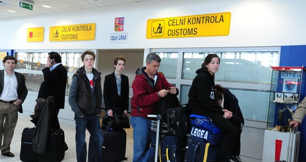 Letiště Praha - Ruzyň: Lidé marně čekají na svoje lety
