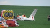 Nehoda větroně na Kladensku: Jeden člověk zemřel, další je zraněný