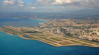 Francie dokončuje privatizaci letišť v Nice a Lyonu, získá 1,8 miliardy eur