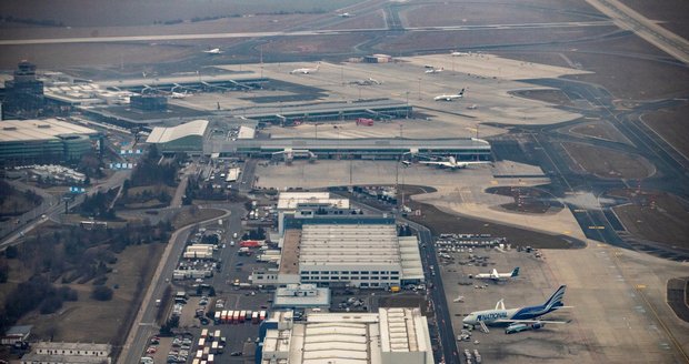 Letecký snímek Letiště Václava Havla z roku 2019