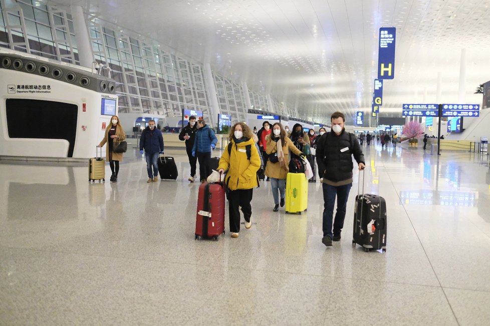 Snímek Čechů na letišti: Takhle se chystali k odletu z  Wu-chanu (2. 2. 2020).