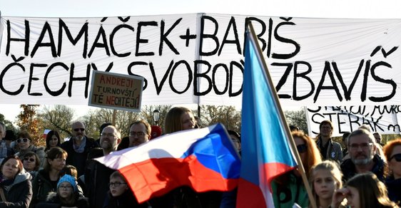 Na Letné se protestovalo proti Andreji Babišovi. Do konce roku má premiér odstoupit