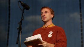 Mikuláš Minář během letenské demonstrace spojené s 30. výročím sametové revoluce (16. 11. 2019)