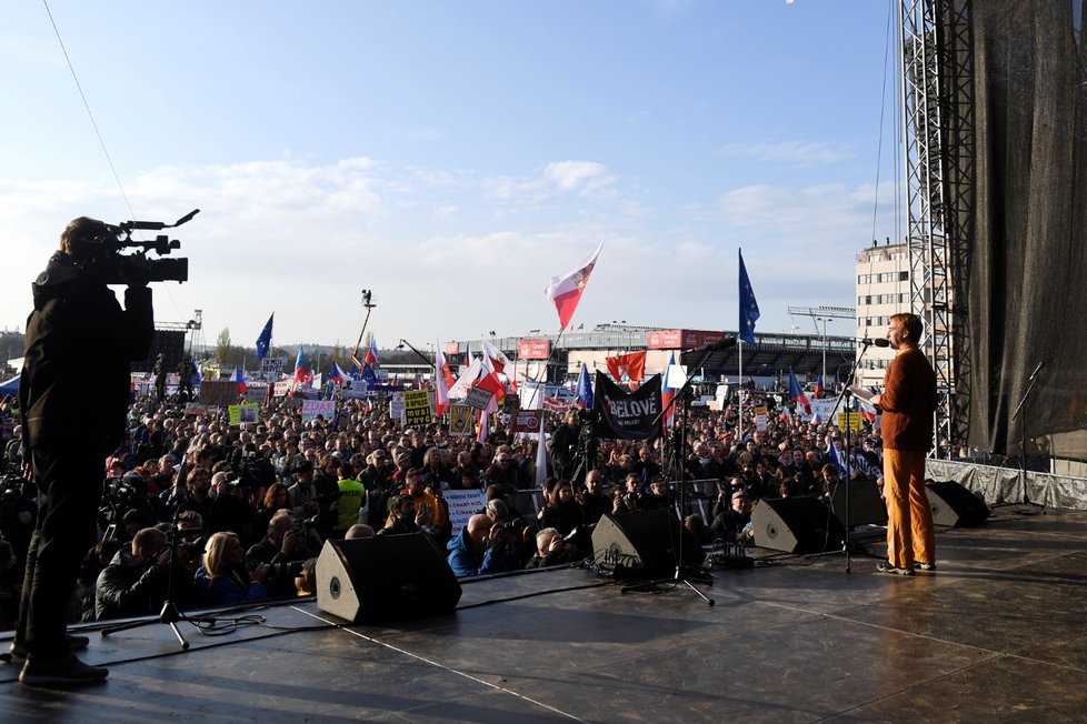 Demonstrace na Letenské pláni spojená s 30. výročím sametové revoluce (16. 11. 2019)