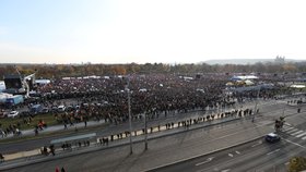 Demonstrace na Letenské pláni spojená s 30. výročím sametové revoluce (16. 11. 2019)