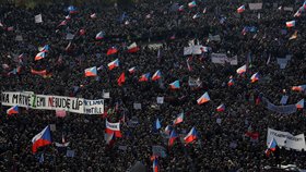 Demonstrace na Letenské pláni spojená s 30. výročím sametové revoluce (16. 11. 2019)