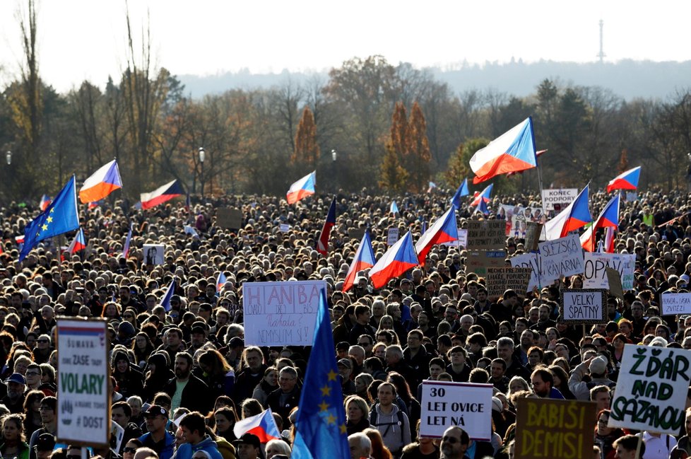  Demonstrace na Letenské pláni spojená s 30. výročím sametové revoluce (16. 11. 2019)