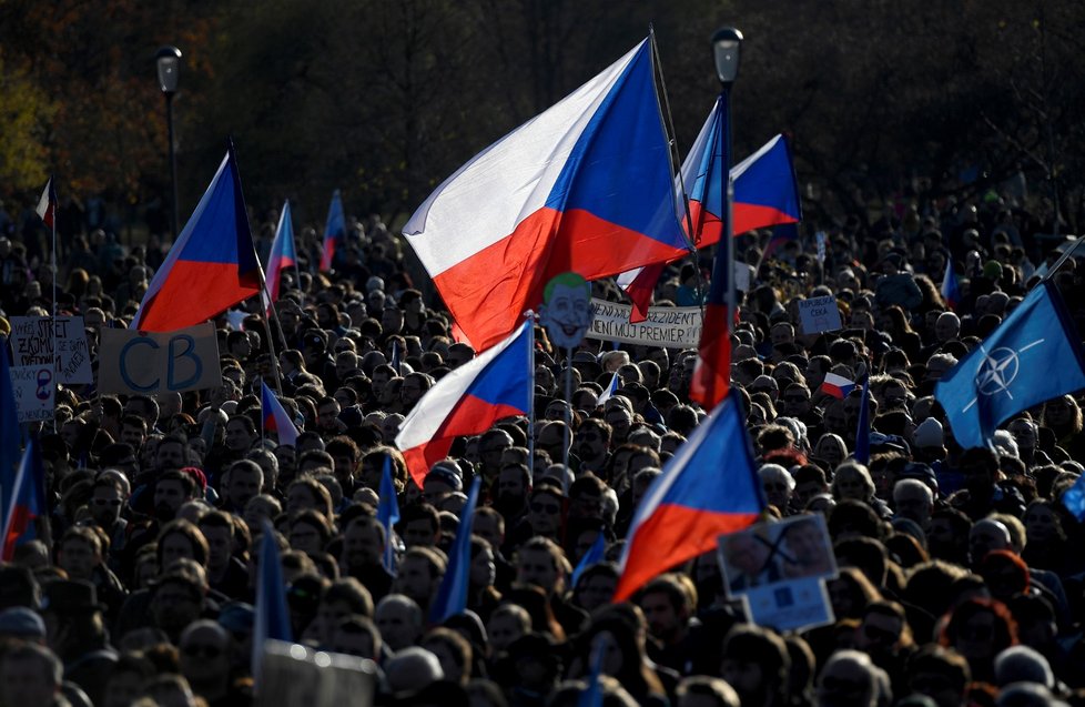 Demonstrace na Letenské pláni spojená s 30. výročím sametové revoluce (16. 11. 2019)