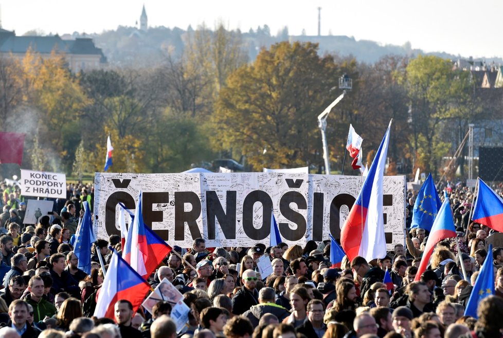  Demonstrace na Letenské pláni spojená s 30. výročím sametové revoluce (16. 11. 2019)