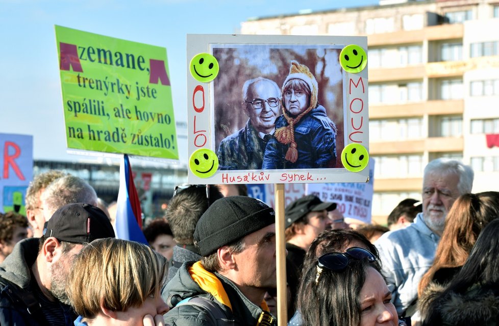  Demonstrace na Letenské pláni spojená s 30. výročím sametové revoluce (16. 11. 2019)