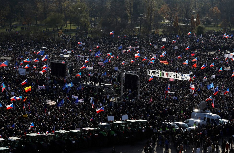  Demonstrace na Letenské pláni spojená s 30. výročím sametové revoluce (16. 11. 2019)