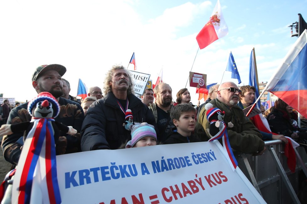 Demonstrace na Letenské pláni spojená s 30. výročím sametové revoluce (16. 11. 2019)