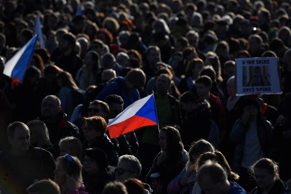 Demonstrace na Letenské pláni spojená s 30. výročím sametové revoluce (16. 11. 2019)