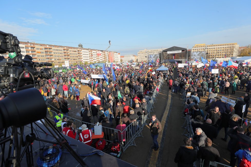 Demonstrace na Letenské pláni spojená s 30. výročím sametové revoluce (16. 11. 2019)