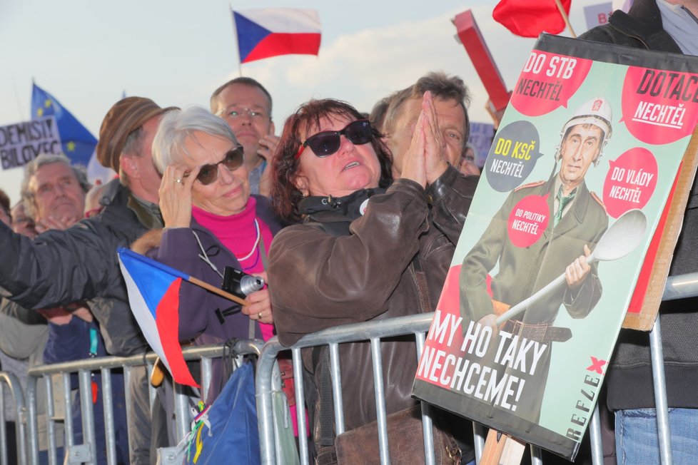 Demonstrace na Letenské pláni spojená s 30. výročím sametové revoluce (16. 11. 2019)