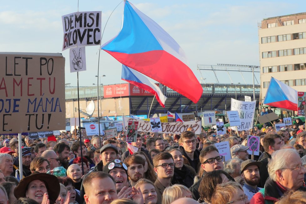 Demonstrace na Letenské pláni spojená s 30. výročím sametové revoluce (16. 11. 2019)