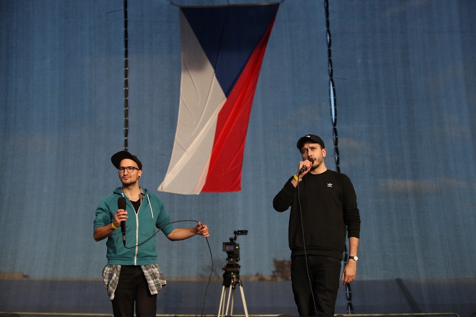 Demonstrace na Letenské pláni spojená s 30. výročím sametové revoluce (16. 11. 2019)