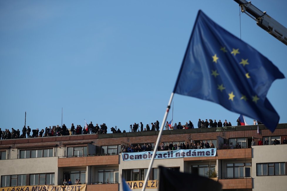 Demonstrace na Letenské pláni spojená s 30. výročím sametové revoluce (16. 11. 2019)