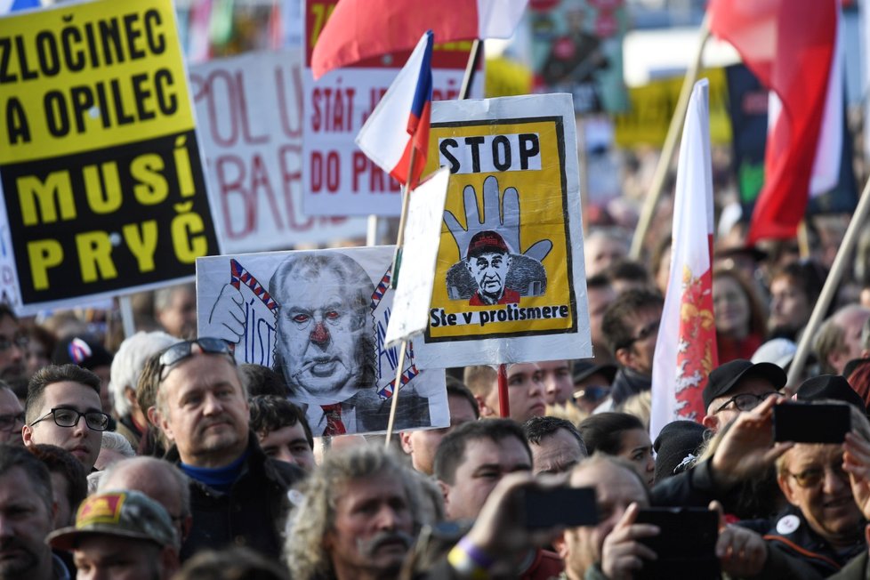 Demonstrace na Letenské pláni spojená s 30. výročím sametové revoluce (16. 11. 2019)