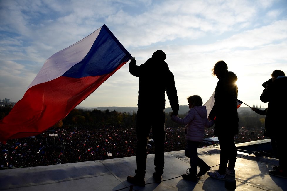 Demonstrace na Letenské pláni spojená s 30. výročím sametové revoluce (16. 11. 2019)