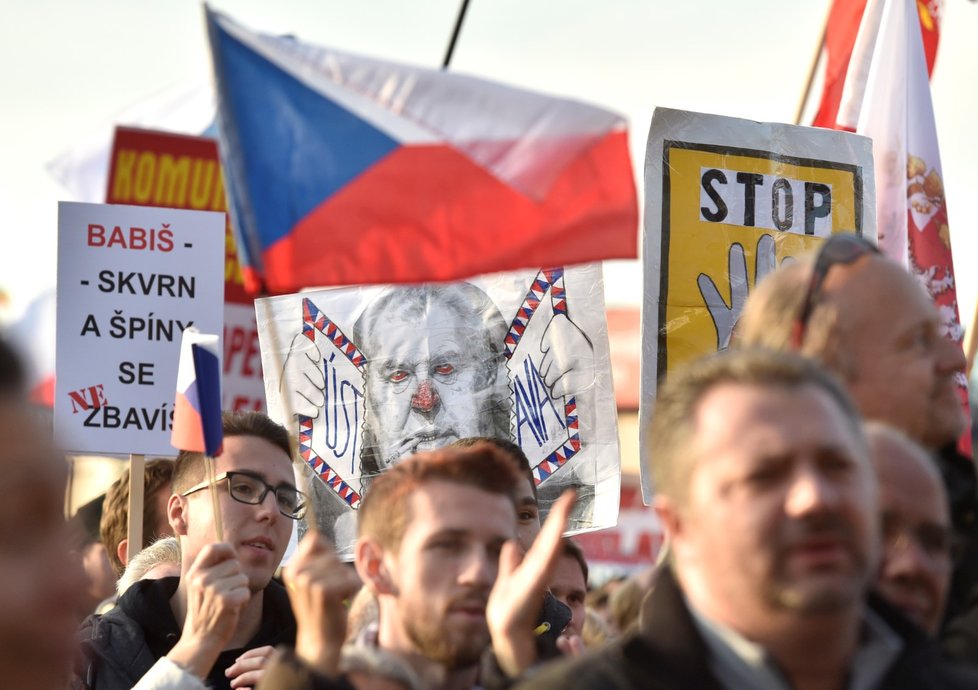 Demonstrace na Letenské pláni spojená s 30. výročím sametové revoluce (16. 11. 2019)