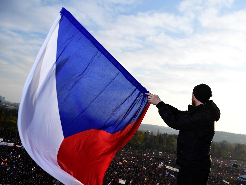 Demonstrace na Letenské pláni spojená s 30. výročím sametové revoluce (16. 11. 2019)