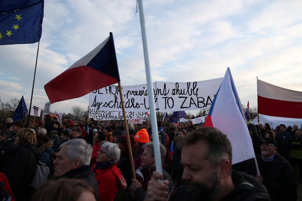 Demonstrace na Letenské pláni spojená s 30. výročím sametové revoluce (16. 11. 2019)