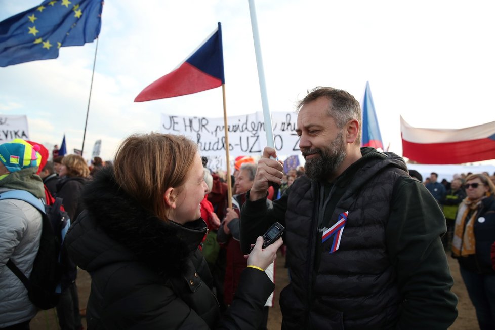 Demonstrace na Letenské pláni spojená s 30. výročím sametové revoluce (16. 11. 2019)