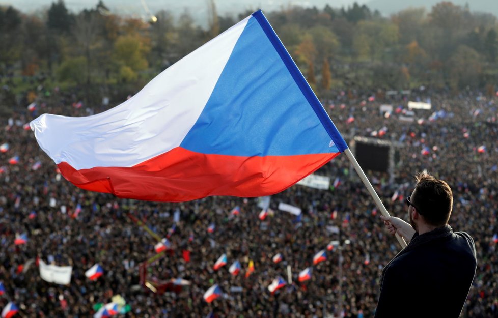 Demonstrace na Letenské pláni spojená s 30. výročím sametové revoluce (16. 11. 2019)