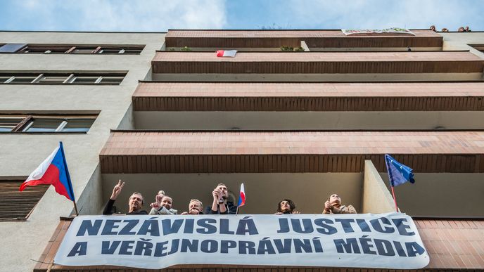 demonstrace na pražské Letné