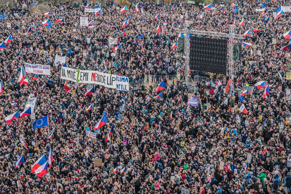 demonstrace na pražské Letné