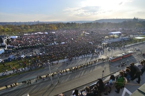 Na pražské Letenské pláni protestovalo 300 tisíc lidí proti Andreji Babišovi