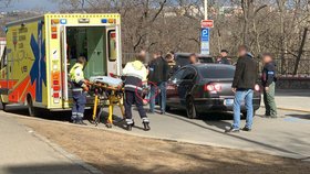 Případ z pražské Letné, kdy muž na chodníku srazil při ujíždění dva chodce, řeší pražská mordparta.