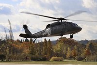 Zamíří »létající Čestmír« na Ukrajinu? Vrtulník vzlétne i s houfnicí nebo s 11člennou posádkou