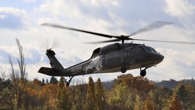 Součástí další vojenské pomoci, která z České republiky možná poputuje na Ukrajinu v rámci projektu Darek pro Putina, je rovněž vrtulník UH-60 Black Hawk. Lidé si jej mohli prohlédnout při veřejné ukázce na Letenské pláni. (17. listopad 2023)
