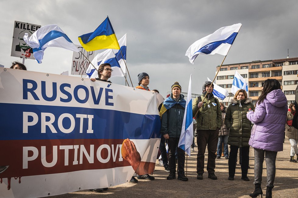 Proti Putinově válce a na podporu Ukrajiny se na pražské Letné v neděli 3. dubna 2022 sešlo na pět tisíc lidí