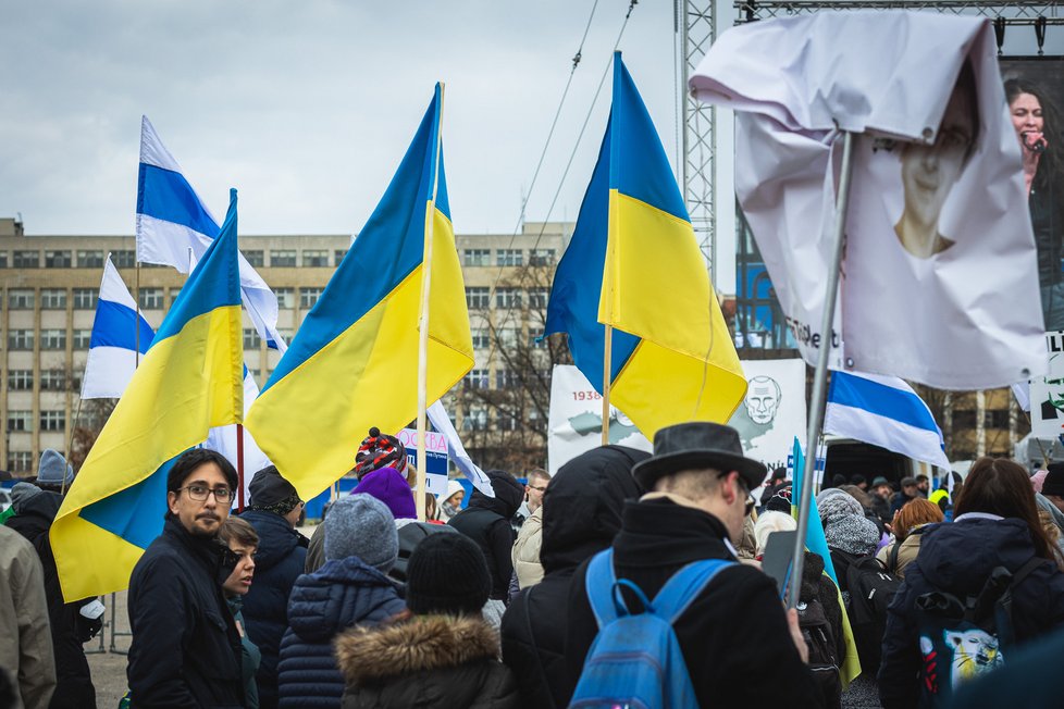 Proti Putinově válce a na podporu Ukrajiny se na pražské Letné v neděli 3. dubna 2022 sešlo na pět tisíc lidí